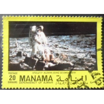 Selo postal de Manama de 1970 Apollo 11 Aldrin using seismograph