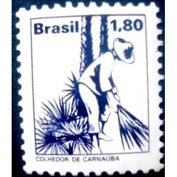 Selo postal do Brasil de 1979 Colhedor de Carnauba M