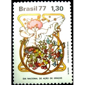 Selo postal do Brasil de 1977 Ação de Graças M