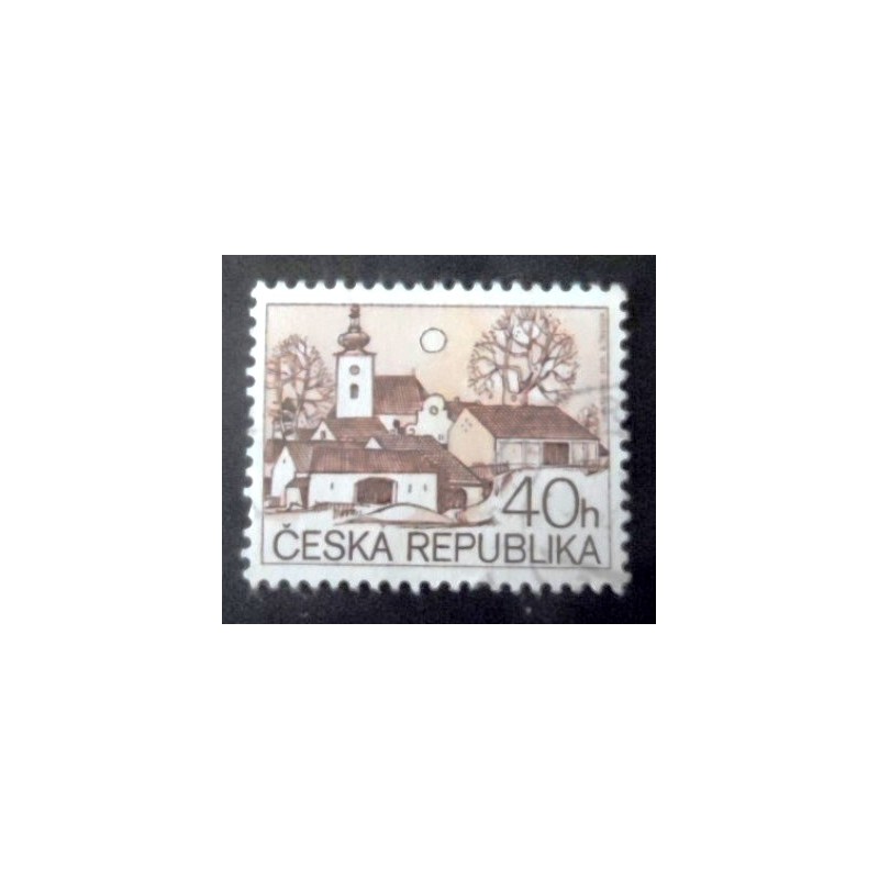 Imagem similar á do selo postal da República Checa de 2000 Village church