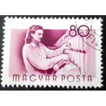 Selo postal da Hungria de 1955 Textile worker