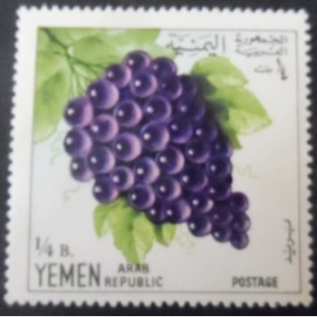 Selo postal da Rep Árabe do Yemen de 1967 Bunch of grapes