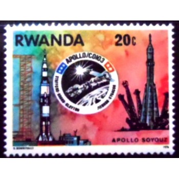 Selo postal de Ruanda de 1976 Sailing M
