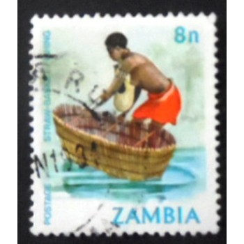 Selo postal da Zâmbia de 1981 Straw-Basket Fishing U