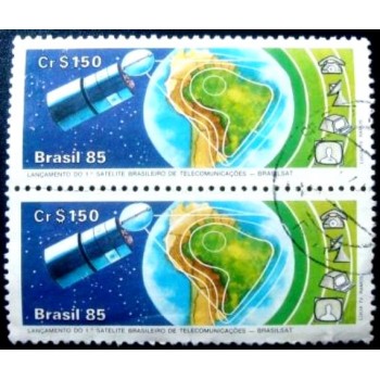 Par de selos postais do Brasil de 1985 Brasilsat U