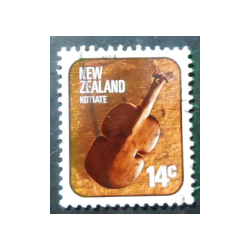 Selo postal ds Nova Zelândia de 1976 Kotiate