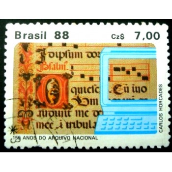 Imagem similar à do selo postal do Brasil de 1988 Arquivo Nacional U