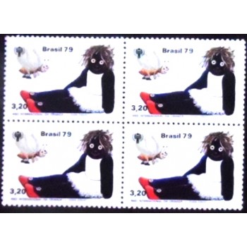 Quadra de selos postais do Brasil de 1979 Boneca de Pano M