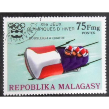Selo postal de Madagascar de 1975 Bob-sled