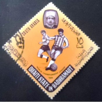 Selo postal do Hadhramaut de 1966 Footballers