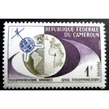 Selo postal de Camarões de 1963 Telstar and Globe 1