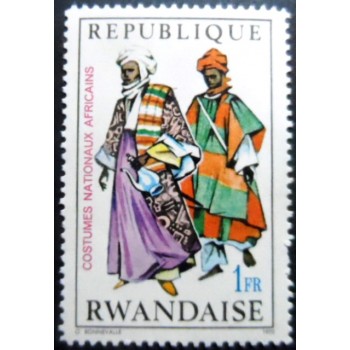 Selo postal de Ruanda de 1970 North Nigerian Ceremonial