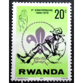 Selo postal de Ruanda de 1978 Scout and Scout Emblem