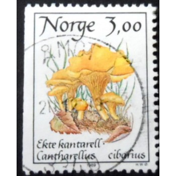 Selo postal da Noruega de 1989 Chanterelle
