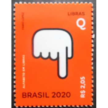 Selo postal do Brasil de 2020 Letra Q em Libras