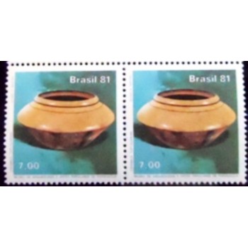 Par de selos do Brasil de 1981 Cerâmica Tupi-Guarani M