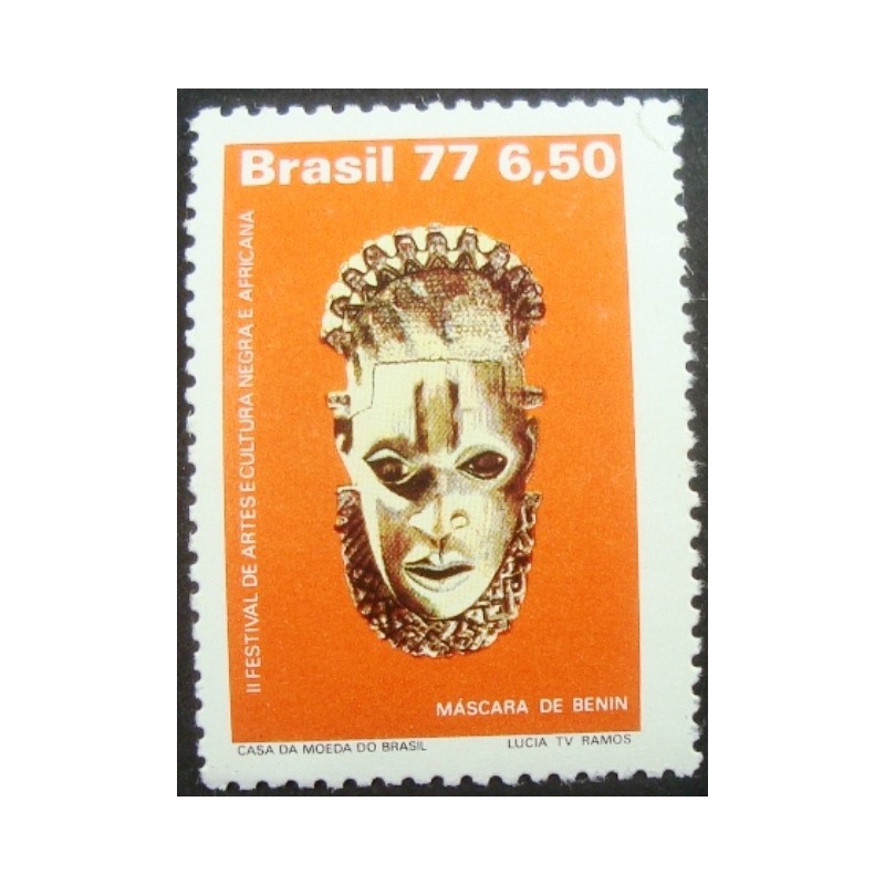 Selo postal do Brasil de 1977 Máscara Benin M