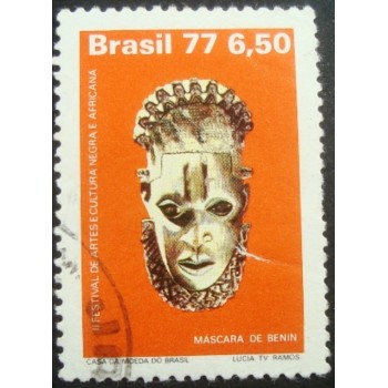 Imagem similar à do selo postal do Brasil de 1977 Máscara Benin