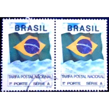 Par de selos postais do Brasil de 1992 Bandeira Nacional