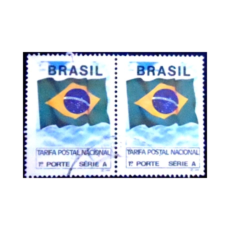 Par de selos postais do Brasil de 1992 Bandeira Nacional