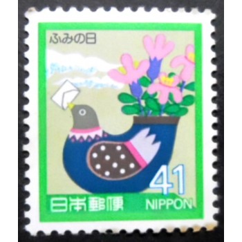 Selo postal do Japão de 1989 Bird as vase holding envelope