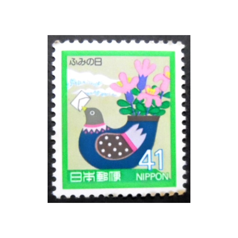 Selo postal do Japão de 1989 Bird as vase holding envelope