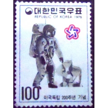 Imagem do Selo postal da Coréia do Sul de 1976 First astronaut on Moon