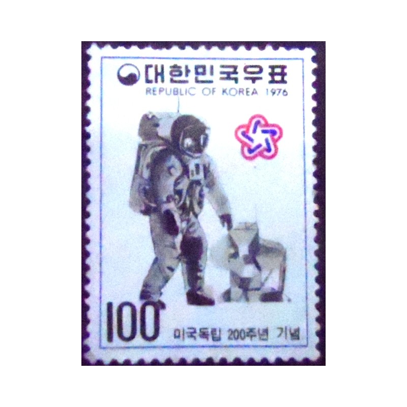 Imagem do Selo postal da Coréia do Sul de 1976 First astronaut on Moon