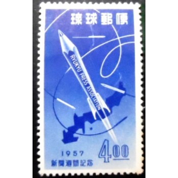 Selo postal das Ilhas Ryukyu de 1957 Map & Pencil Rocket