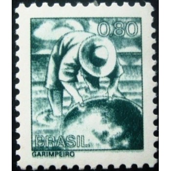 Selo postal do Brasil de 1976 Garimpeiro M