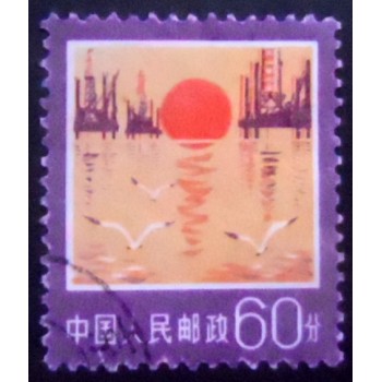 Imagem do Selo postal da China de 1977 Offshore oil rigs and birds
