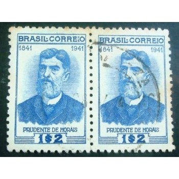 Imagem do par de selos postais do Brasil de 1942 Prudente de Moraes U