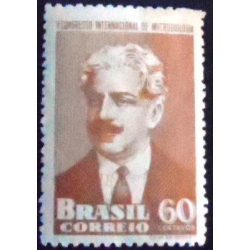 Imagem do selo postal de 1950 Osvaldo Cruz M
