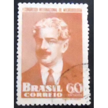 Imagem similar à do selo postal de 1950 Osvaldo Cruz U