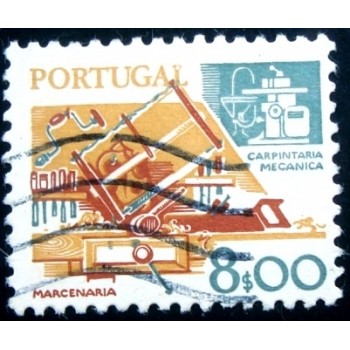 Imagem similar à do selo postal de Portugal de 1980 Carpenter's hand tools U