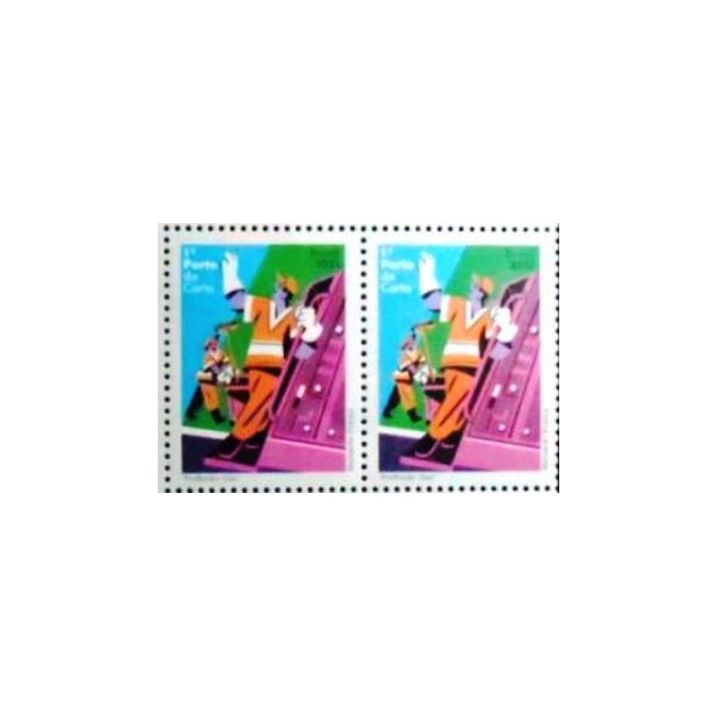 imagem do par de selos postais do Brasil de 2021 Gari