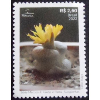 Imagem do selo postal do Brasil de 2022 Lithops lesliei