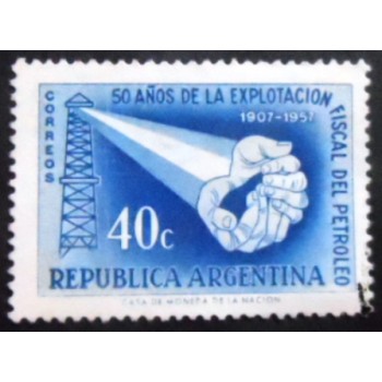 Imagem do selo postal da Argentina de 1957 Petroleum Tax Exploitation