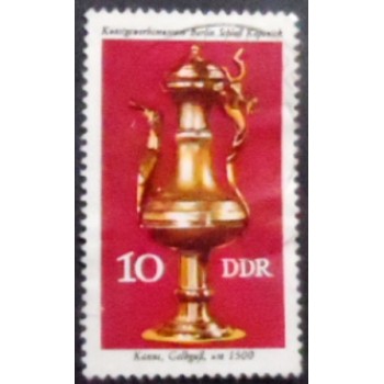 Imagem do selo postal da Alemanha Oriental de 1976 Brass Pot