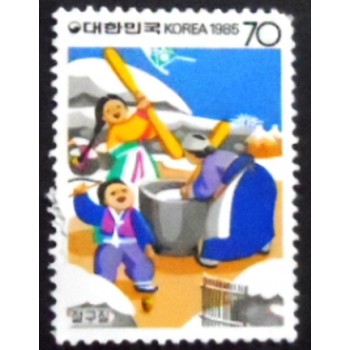 Selo postal da Coréia do Sul de 1985 Folkways pounding rice